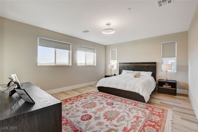 Building Photo - 2567 Speyburn Ave