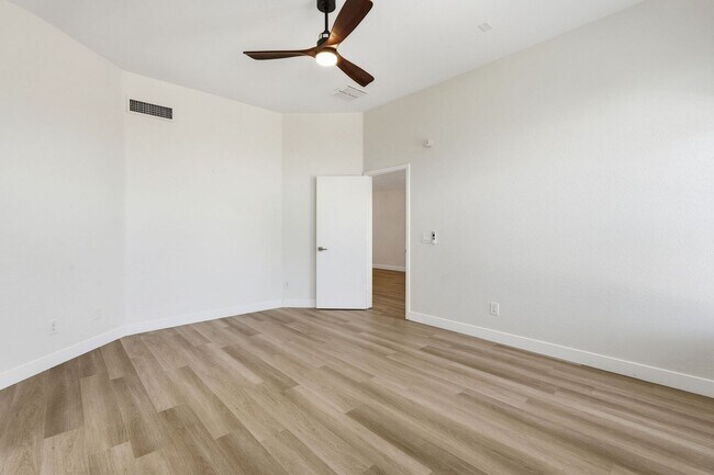 Building Photo - Stunning Home in North Phoenix