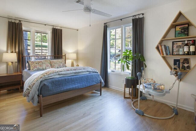 Building Photo - 8885 Bay Dr