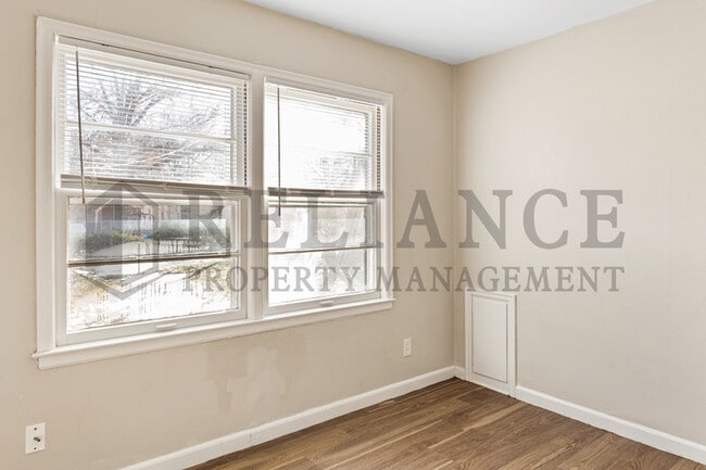 Building Photo - 628 S Mission Rd