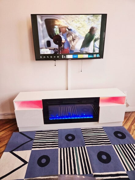 Building Photo - 226 Mt Elliott St