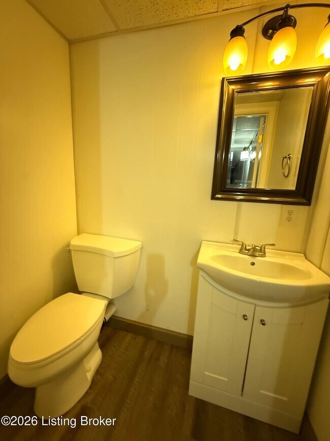 Building Photo - 207 Lake Shore Dr