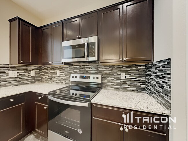 Building Photo - 1420 S Ponderosa Dr