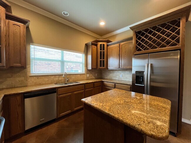 Building Photo - 3 Bedroom Single Family Home:  Refrigerato...