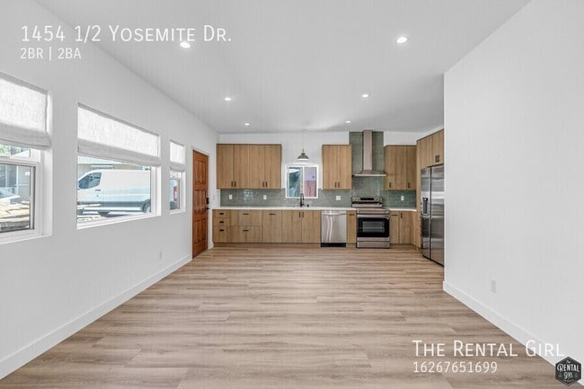 Building Photo - 1454 1/2 Yosemite Dr.-