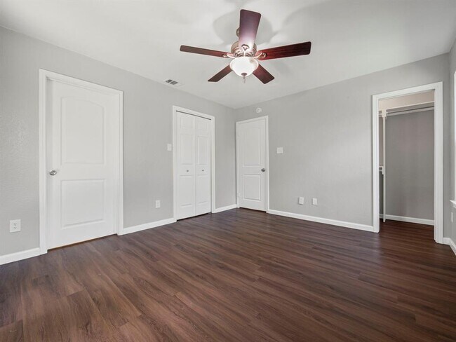Building Photo - 1002 Cresswell Dr