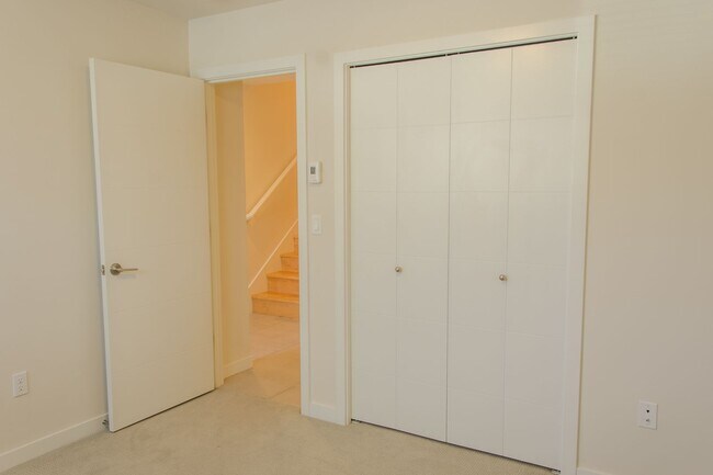 Building Photo - 3Bd/2.5Ba Seattle Townhouse