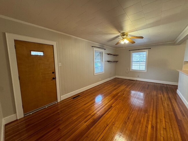 Building Photo - Available to Show