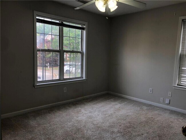 Building Photo - 370 Manor Glen Dr