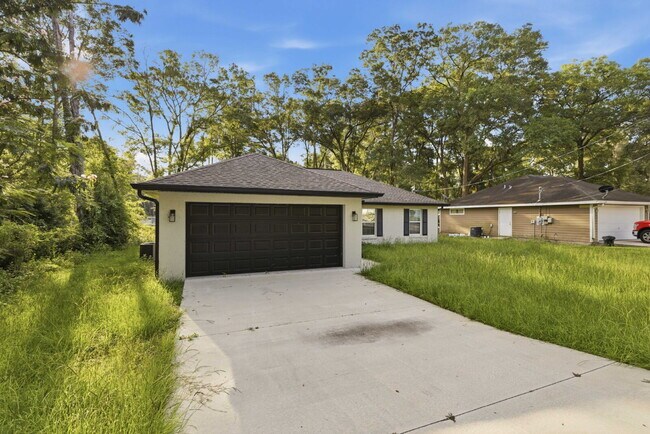Building Photo - Available Now! Tastefully Designed 3 Bed, 2 Bath Home