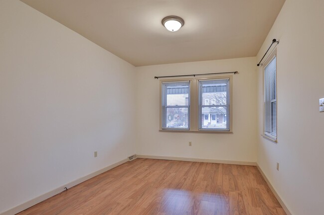 Building Photo - 1104 Elm St