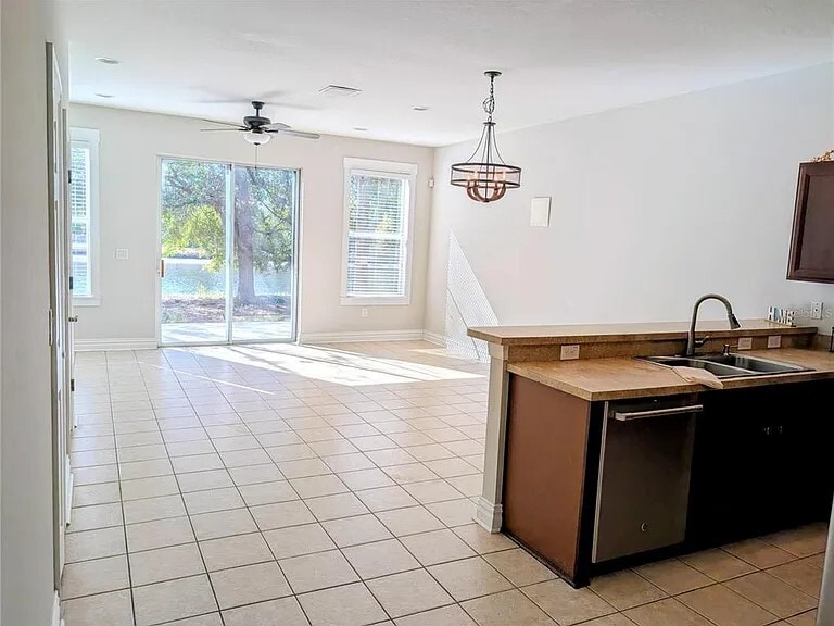 Building Photo - 6628 Holly Heath Dr