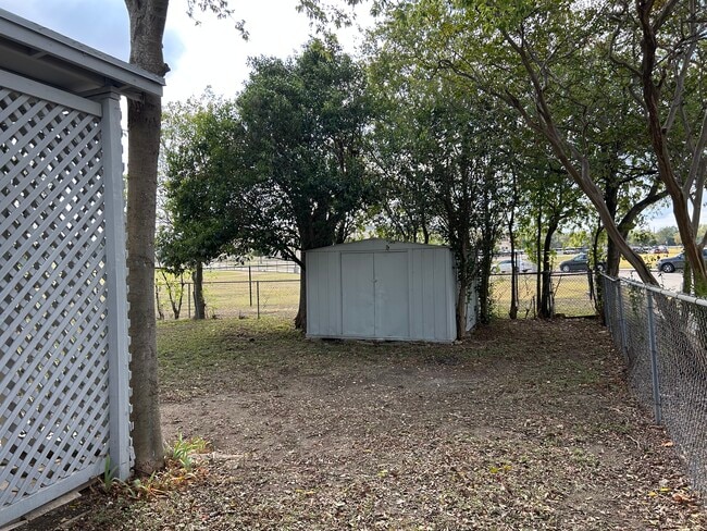 Building Photo - 1802 Vine St