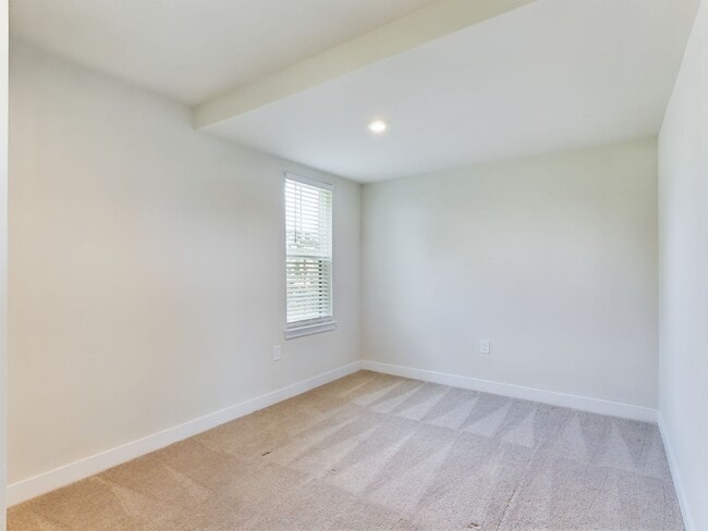 Building Photo - 301 W 20th St