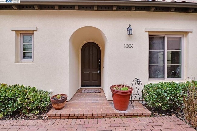 Building Photo - 549 Ficus Terrace