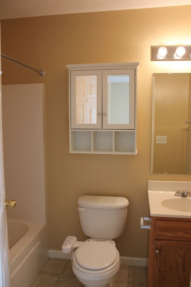 Building Photo - Two Master Suite Townhouse in Avalon Woods