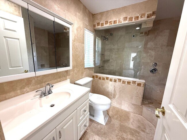 Building Photo - Spacious 3-Bed/2-Bath Home for Rent! Saras...