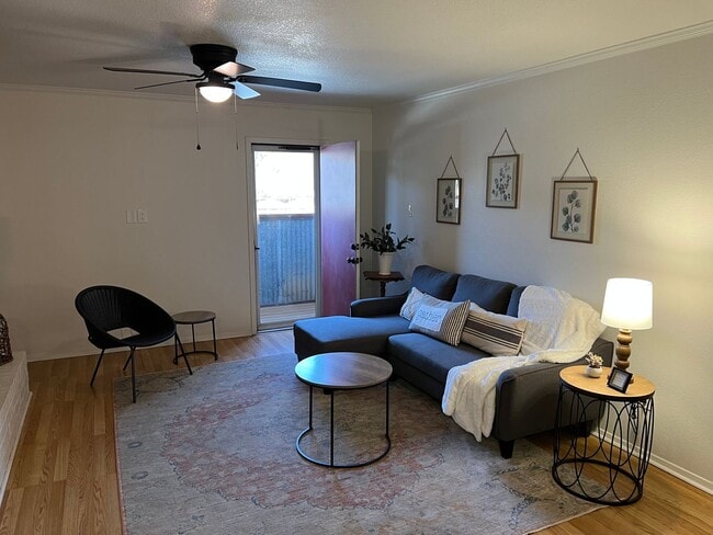 Building Photo - Wow! Private cozy corner upstairs home.