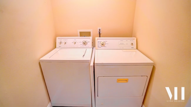 Building Photo - 1227 W 37th Pl