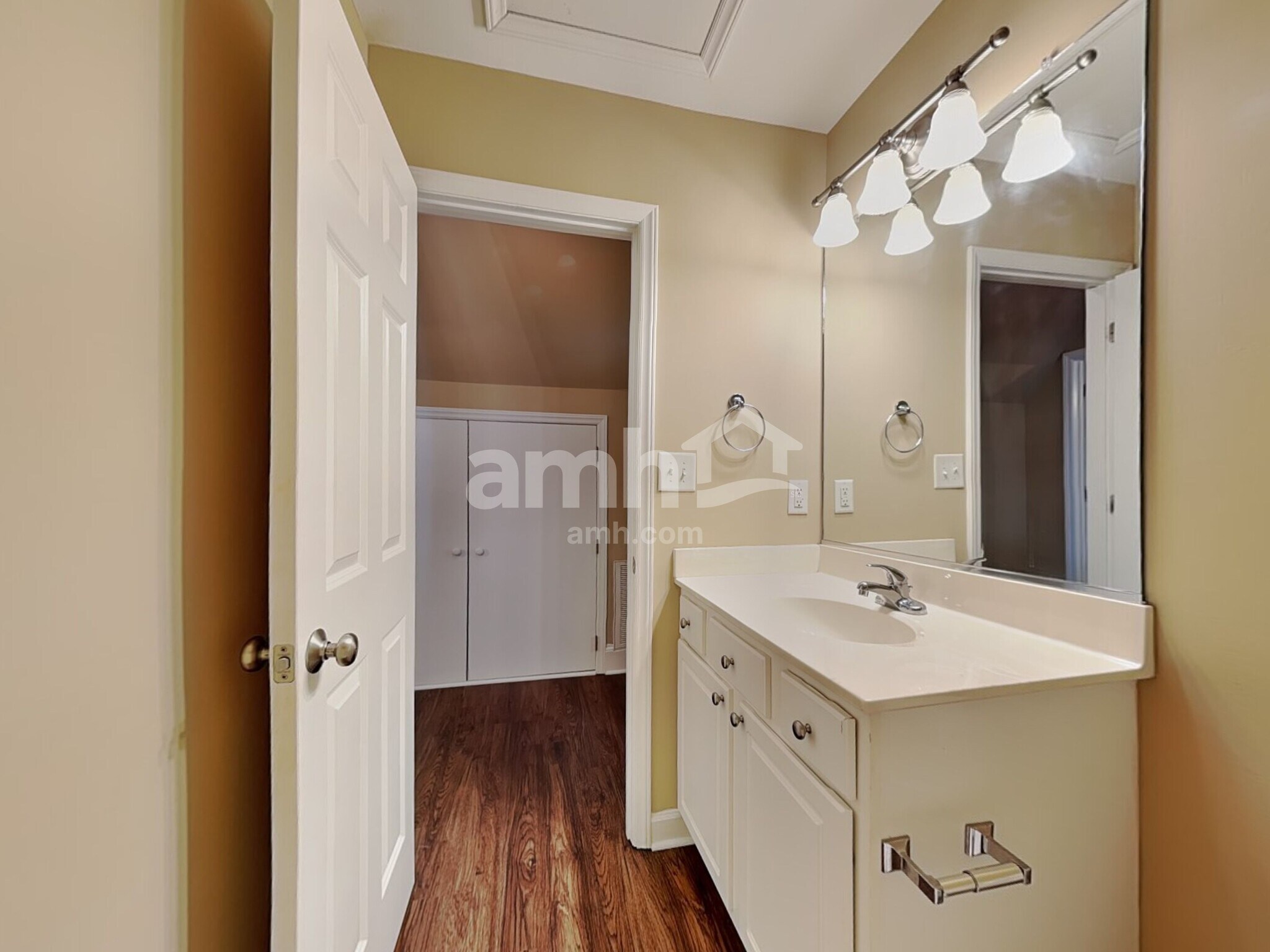 Building Photo - 3150 Glenshire Dr