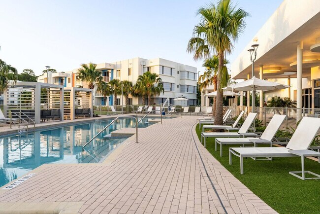 Building Photo - 257 S Seneca Blvd