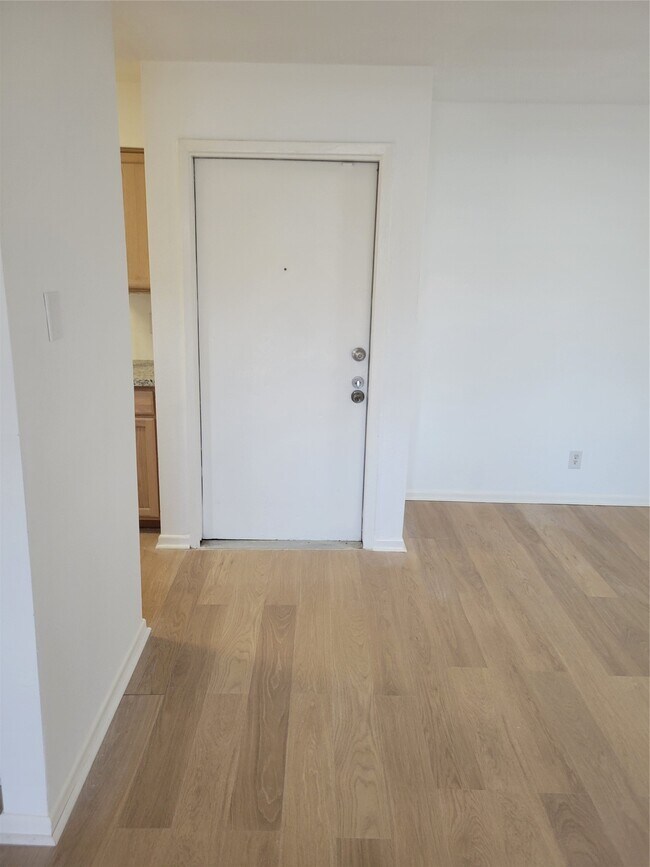 Building Photo - 8425 Hearth Dr