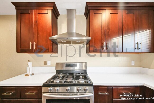 Building Photo - 16285 Barbee St