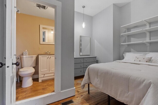 Building Photo - 113 Main St