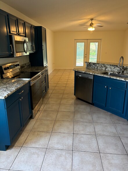 Building Photo - 109 Skyflower Cir