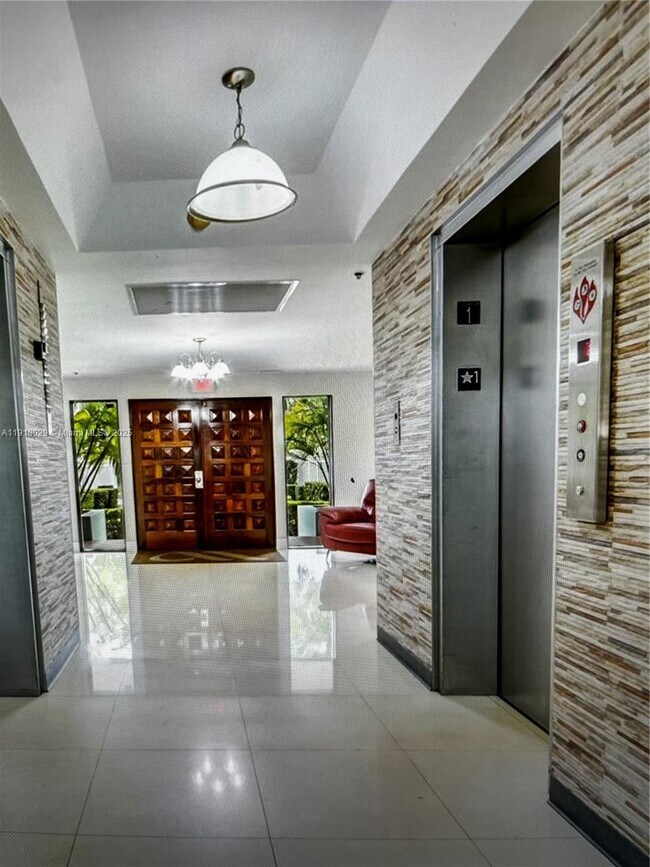 Building Photo - 1825 W 44th Pl