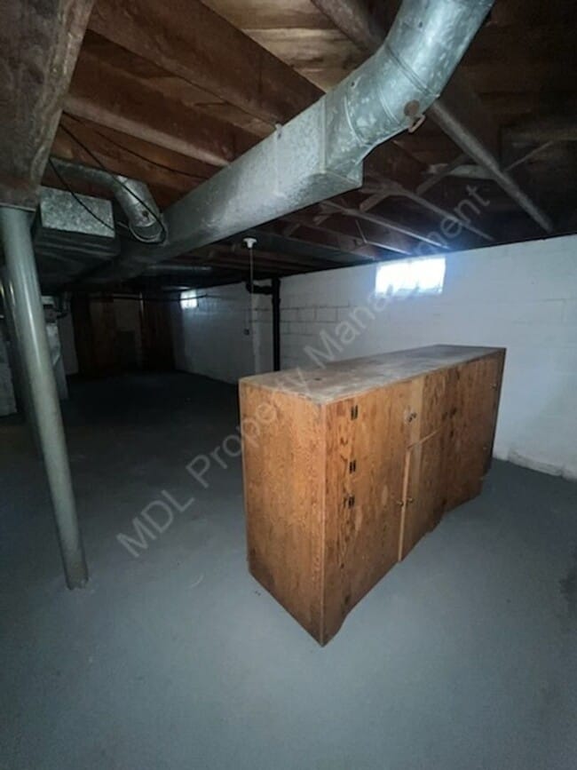 Building Photo - Come make this house your home!