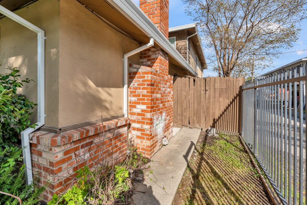 Building Photo - 812 Carro Dr