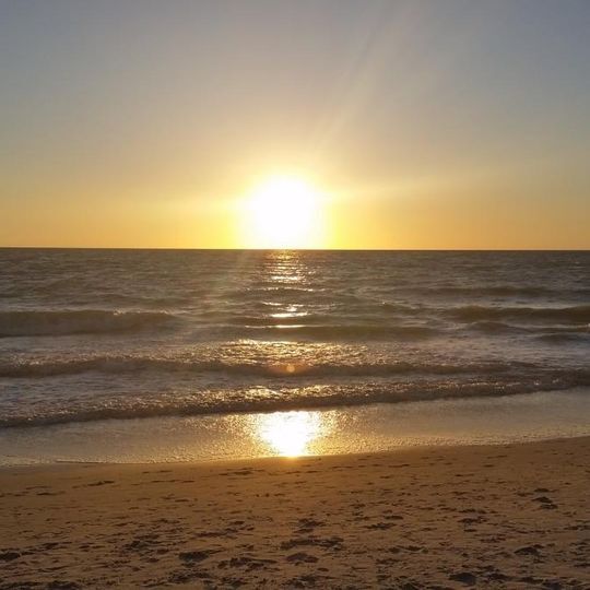 Naples beach 7 minutes away - 1875 Florida Club Dr