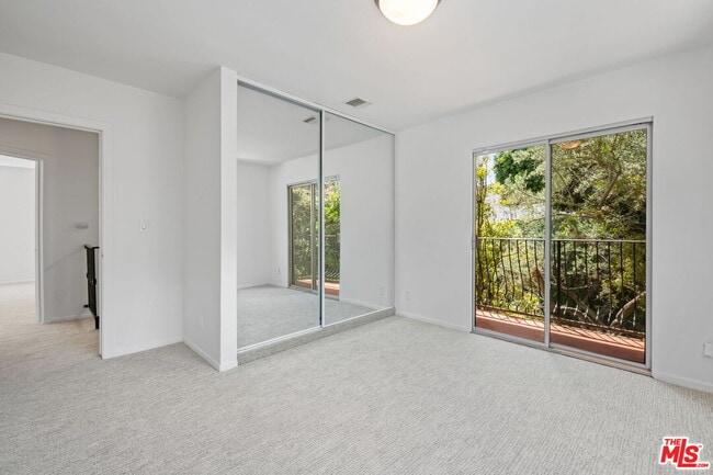 Building Photo - 2492 Banyan Dr
