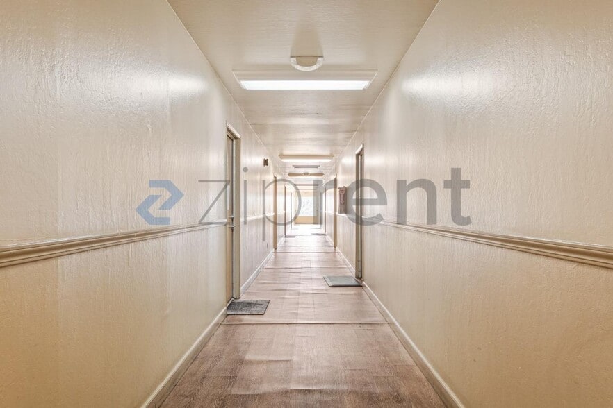 Building Photo - 100 Village Dr