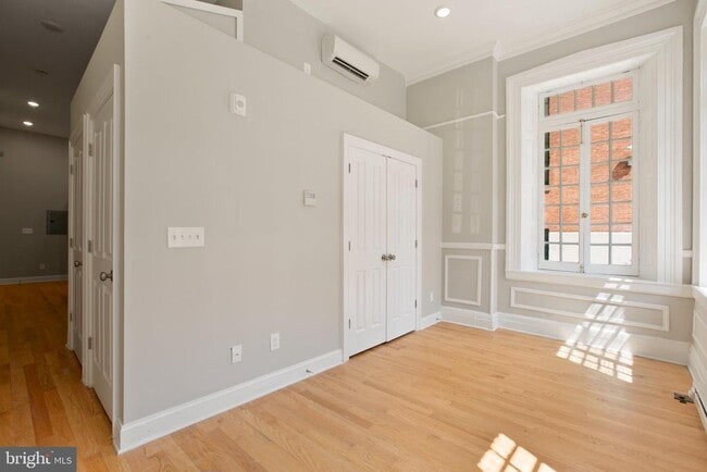 Building Photo - 106 W Saratoga St