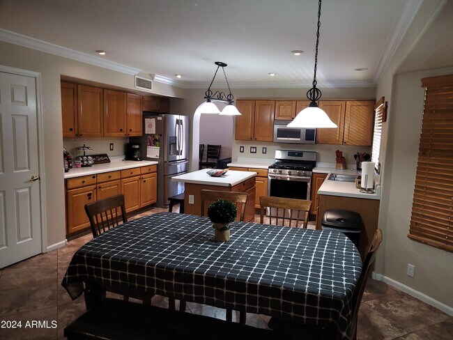 Building Photo - 8729 W Columbine Dr