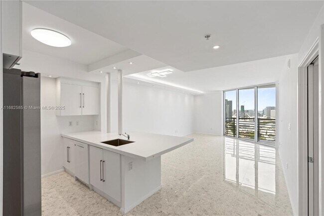 Building Photo - 325 S Biscayne Blvd