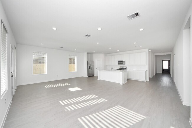Building Photo - 16310 Chestnut Hvn Ln