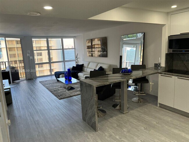 Building Photo - 1865 Brickell Ave