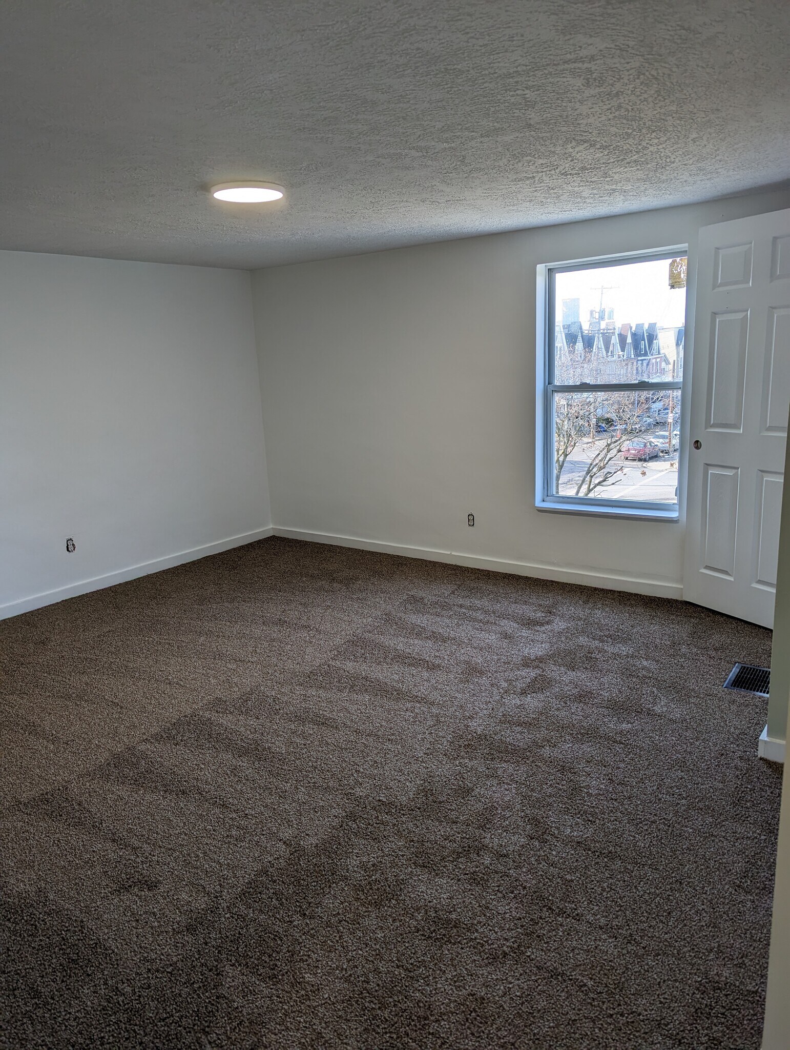 Building Photo - 3205 Parkview Ave