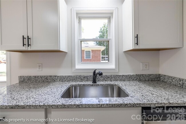 Building Photo - 409 Eastover Ave