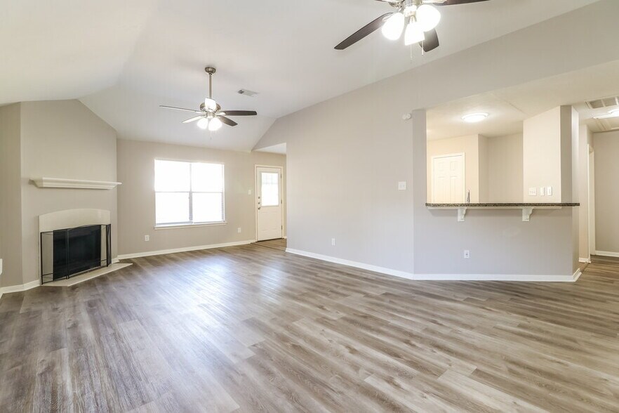 Building Photo - 12080 La Salle River Rd