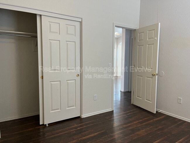 Building Photo - 13444 W Rhine Ln