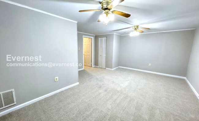 Building Photo - 2058 Mayflower Dr