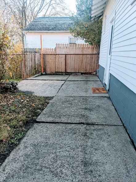 Building Photo - 1320 20th Ave