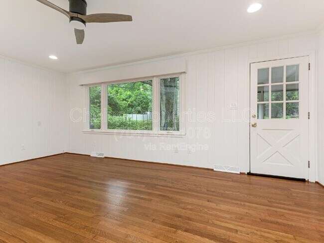 Building Photo - 421 Blairmore Dr