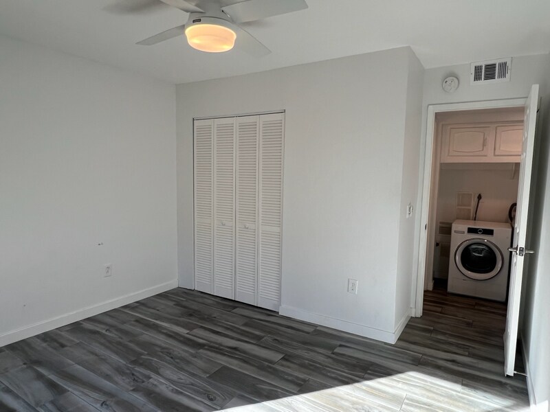 Building Photo - 832 13th St