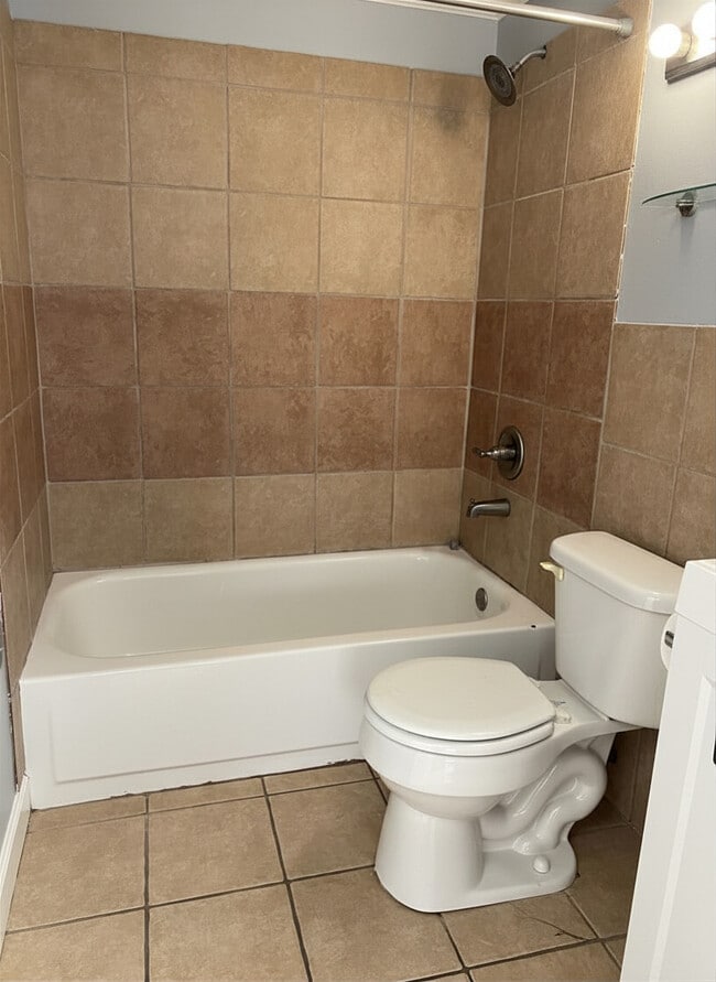 Building Photo - 1016 Adams Ave