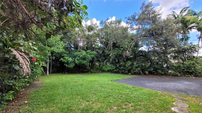 Building Photo - 4850 University Dr